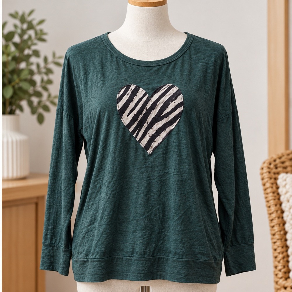 Torrid Sweater Womens 1 Green Zebra Heart Graphic Long Sleeve Crew Neck Knit Top